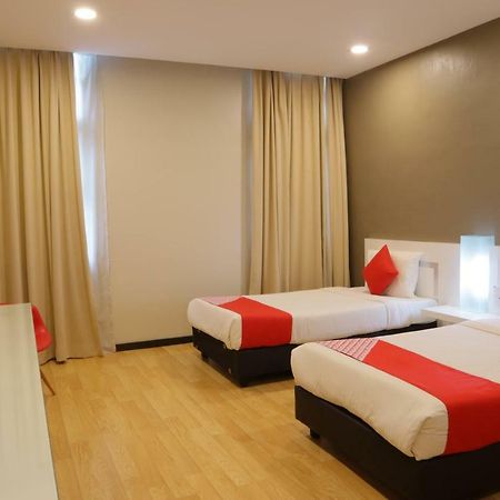Oyo 232 The Suraya Hotel Kuantan Exterior foto