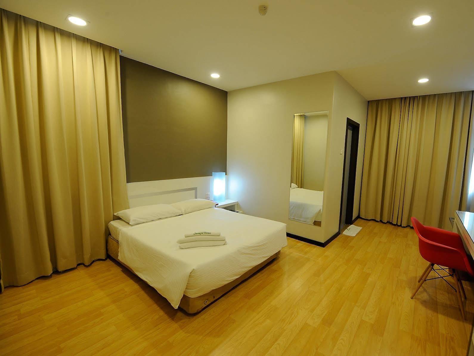 Oyo 232 The Suraya Hotel Kuantan Exterior foto