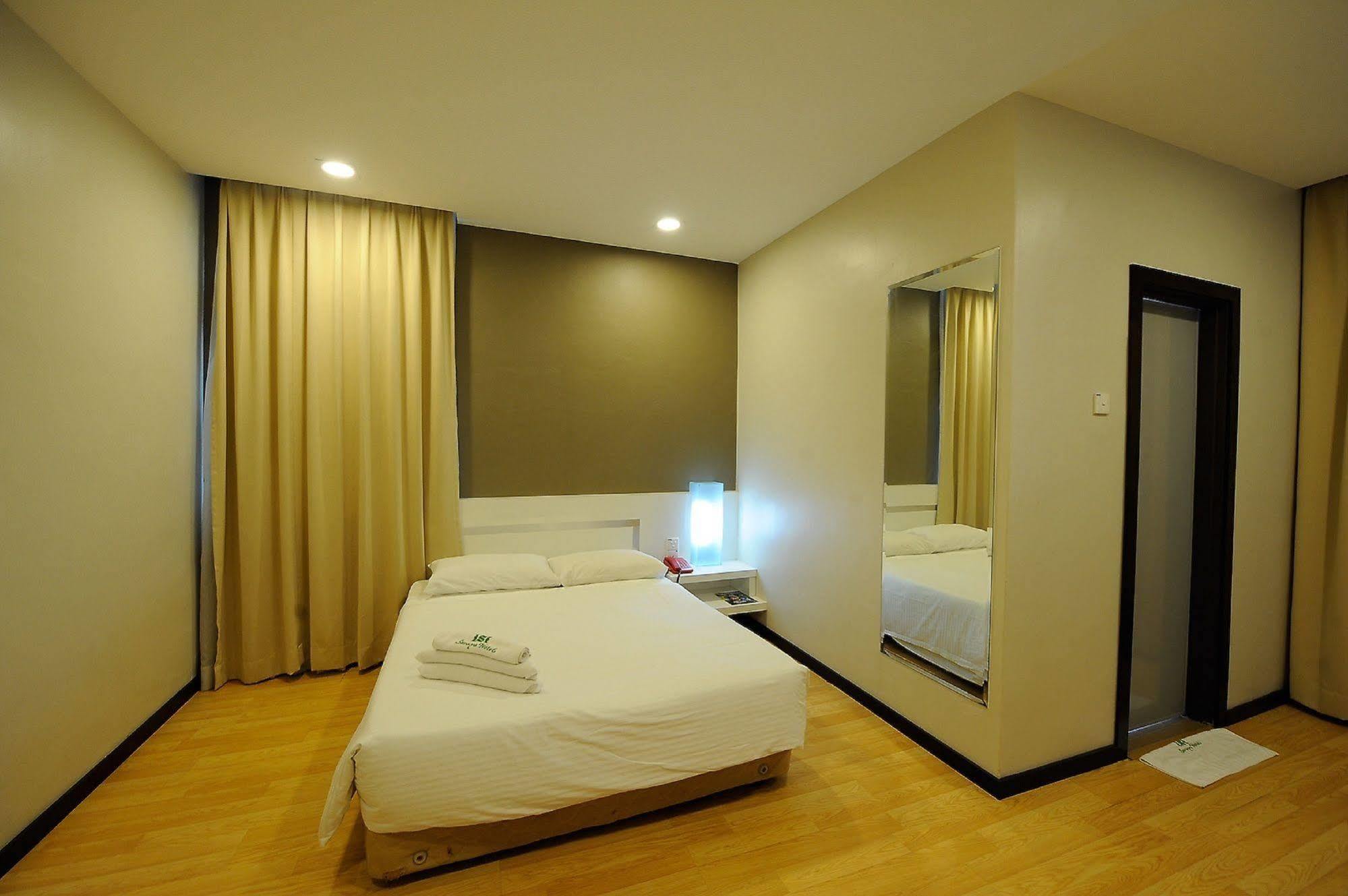 Oyo 232 The Suraya Hotel Kuantan Exterior foto